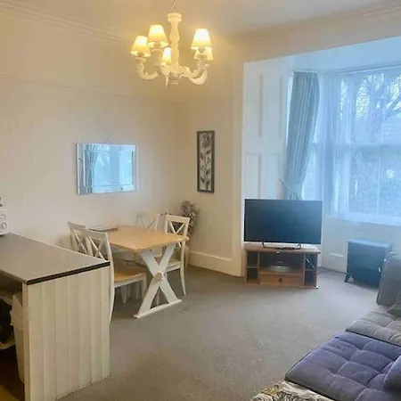 Bright 2 Bedroom Apartment Near Seafront Central Penzance Exterior photo