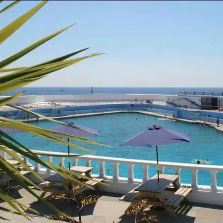Bright 2 Bedroom Apartment Near Seafront Central Penzance Exterior photo