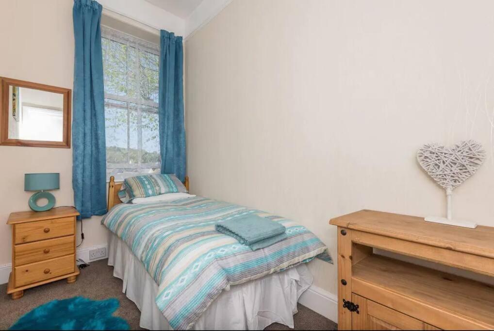 Apartment Bright 2 Bedroom Near Seafront