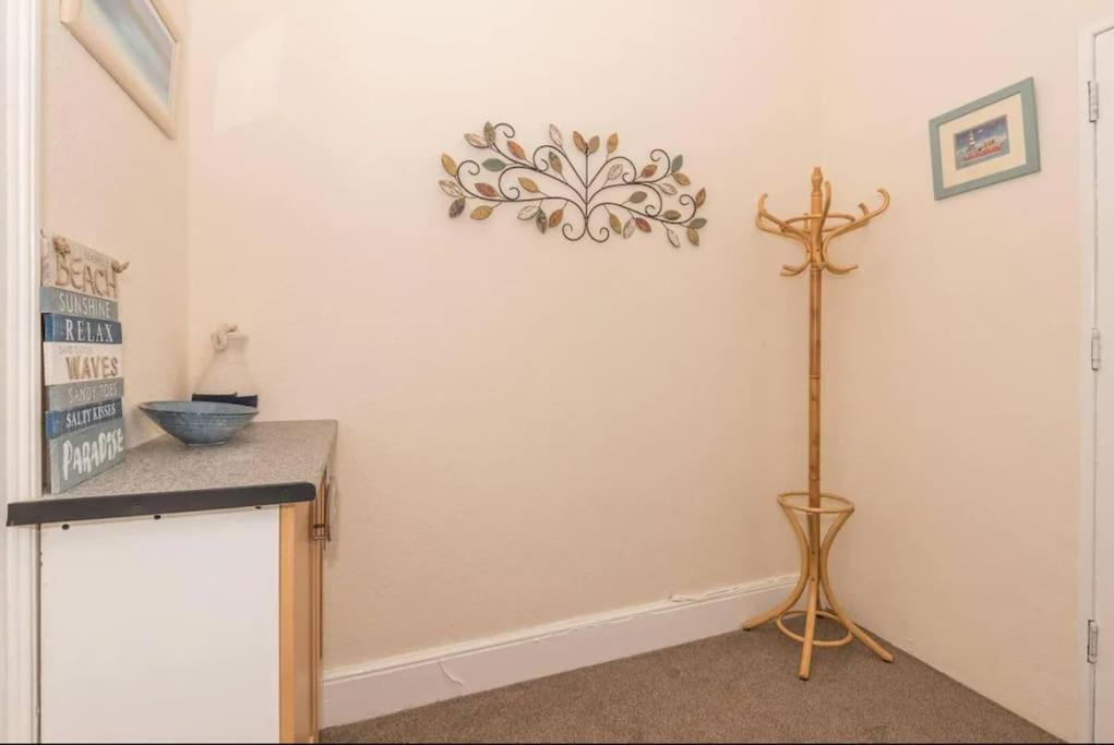 Apartment Bright 2 Bedroom Near Seafront *