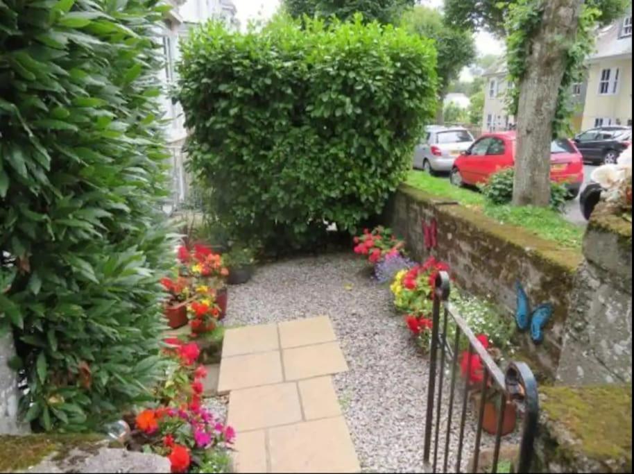 Bright 2 Bedroom Near Seafront *