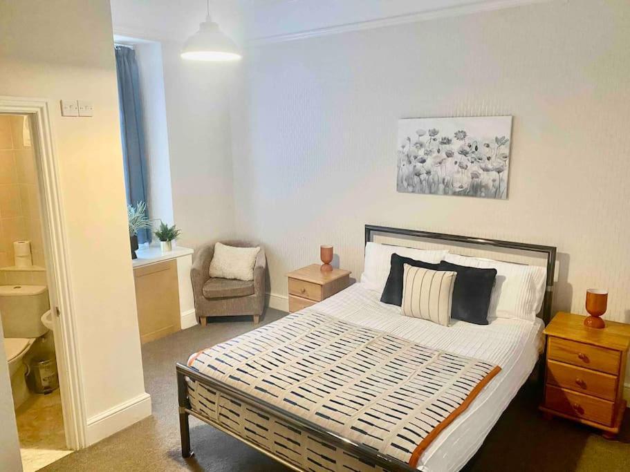 Bright 2 Bedroom Near Seafront Apartment Penzance