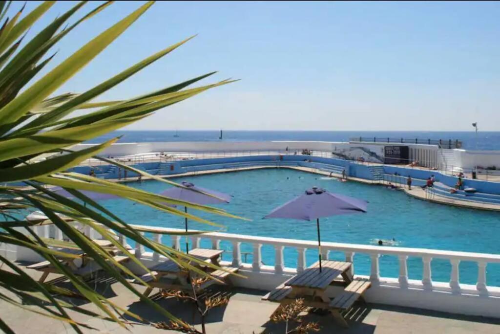Apartment Bright 2 Bedroom Near Seafront